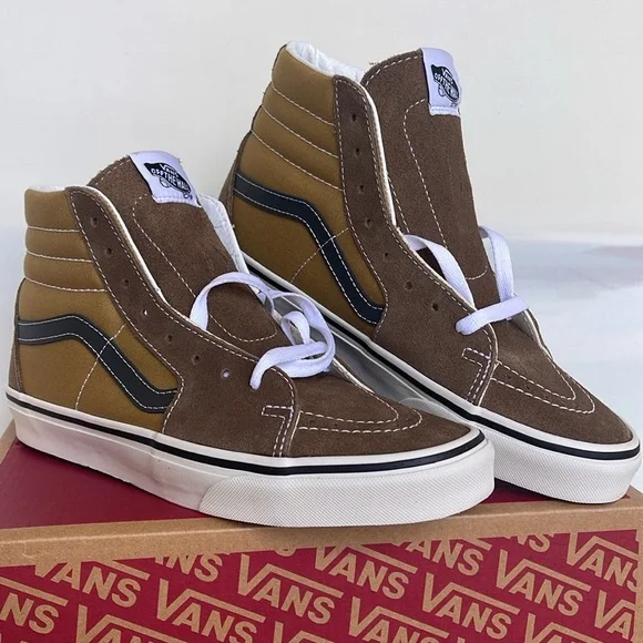 Vans WMNS Sk8-Hi Canvas/Suede Pop Brown/Mu
VN000CMXBF0
Sneakers - Picture 13 of 16